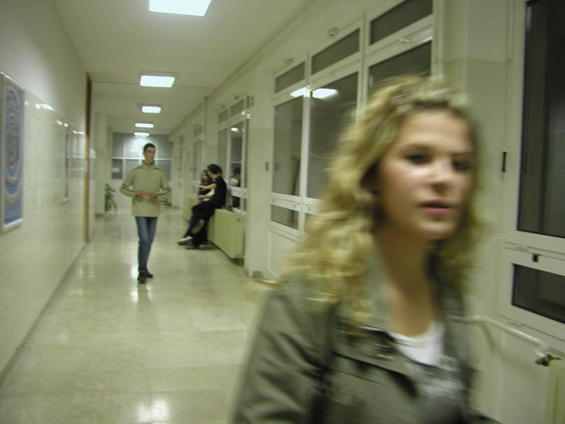 U prolazu.. je je... u prolazu....